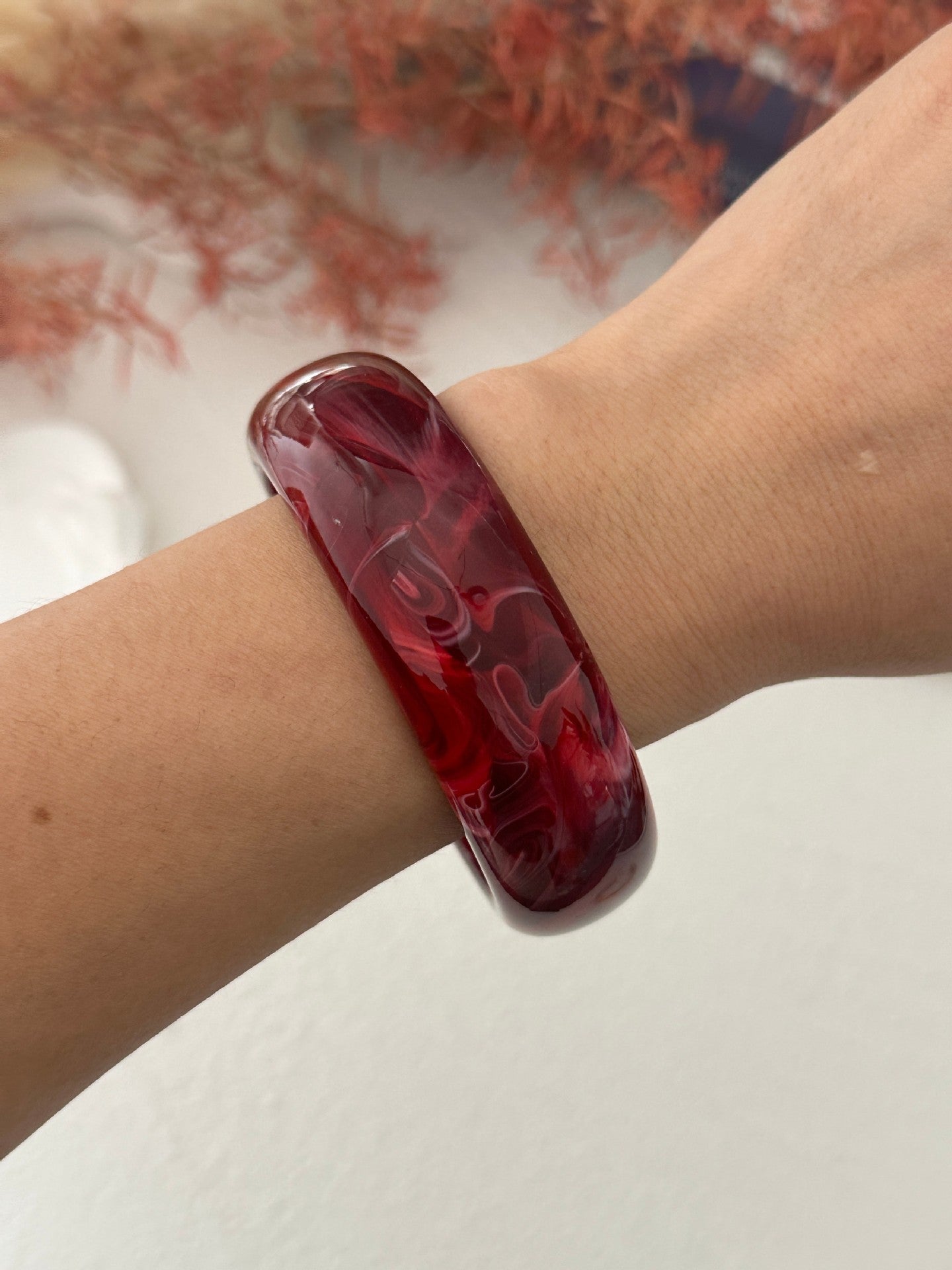 Bracciale in acrilico lucidato geometrico a gradiente colorato
