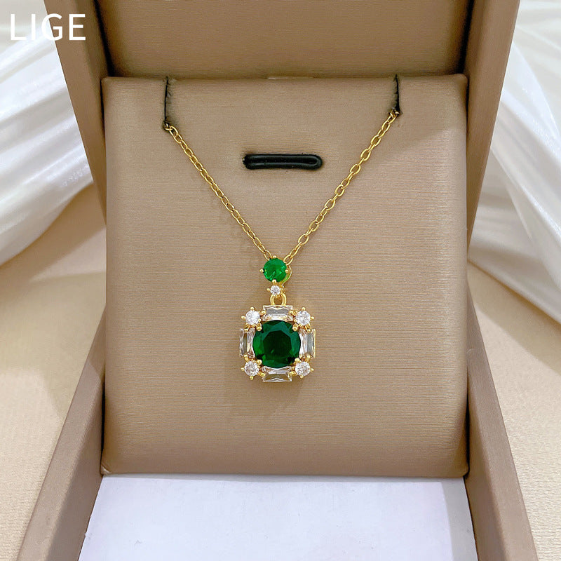 Collar con colgante de gema cuadrada verde estilo dibujos animados para mujer, cadena delicada de acero inoxidable para clavícula con detalles completos de diamantes de imitación