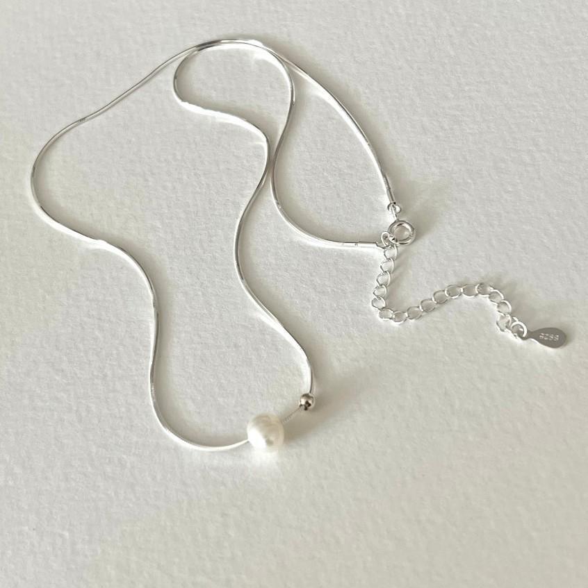 Minimalist Geometric Round Bead Necklace in 925 Sterling Silver with Pearl Accents