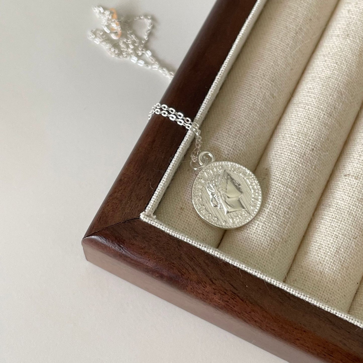Vintage 925 Sterling Silver Gold Plated Round Coin Pendant Necklace Ball Chain