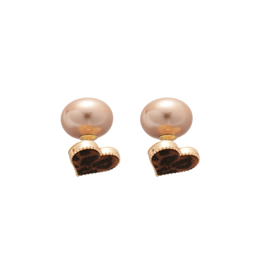 Orecchini a perno vintage minimalisti a forma di cuore con perle finte e perni in acciaio placcato per donna