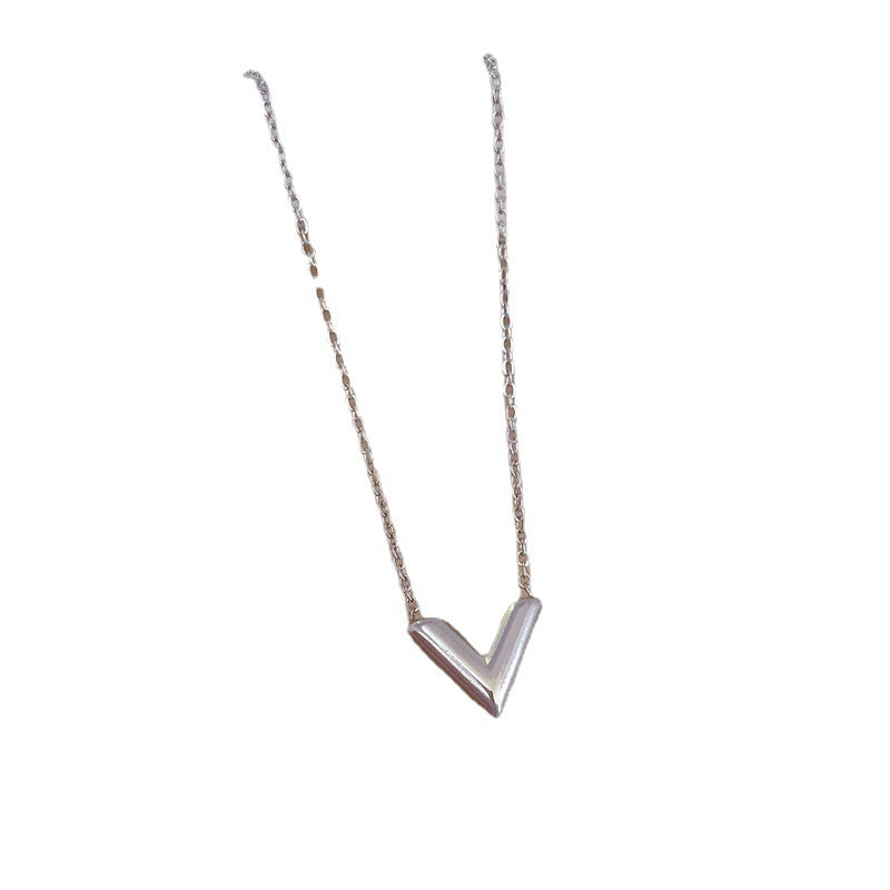 Collana con pendente a clavicola in acciaio al titanio con motivo floreale, dolce e fresco, dalla forma geometrica