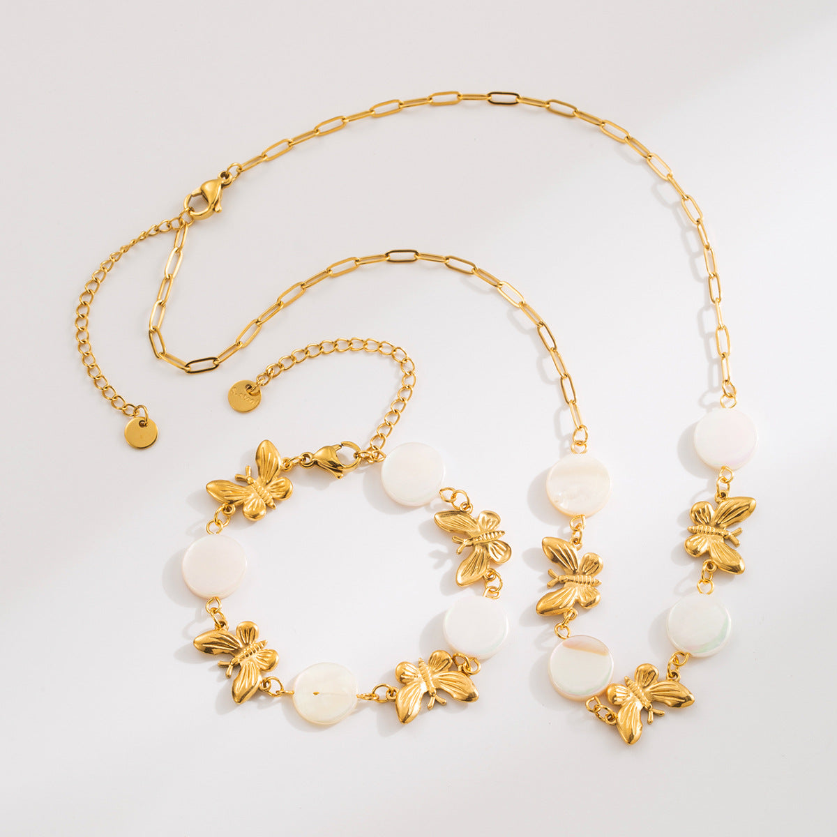 Collana Vintage a Farfalla in Acciaio Inossidabile con Placcatura in Oro 14K e Dettagli in Conchiglia