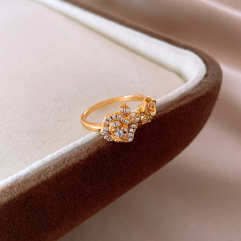 Anello da donna aperto a rombo a forma di fiore di iris in rame con intarsio di zirconi, ispirato al vintage