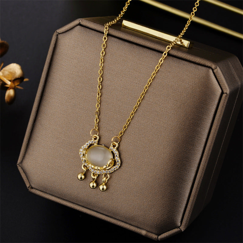 Collana con Pendente Minimalista a Forma di Nuvola e Ruyi in Acciaio al Titanio Placcato per Donne con Catenina a Sfera