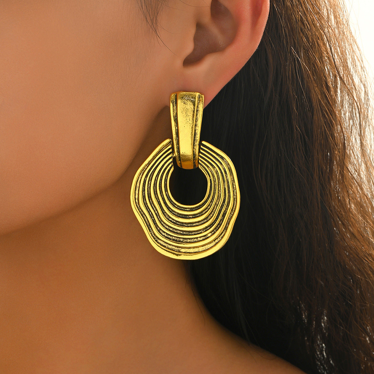 Pendientes Plegados Geométricos Minimalistas para Mujer de Aleación de Zinc Galvanizados Ligeros de Lujo Joyería de Moda para Orejas