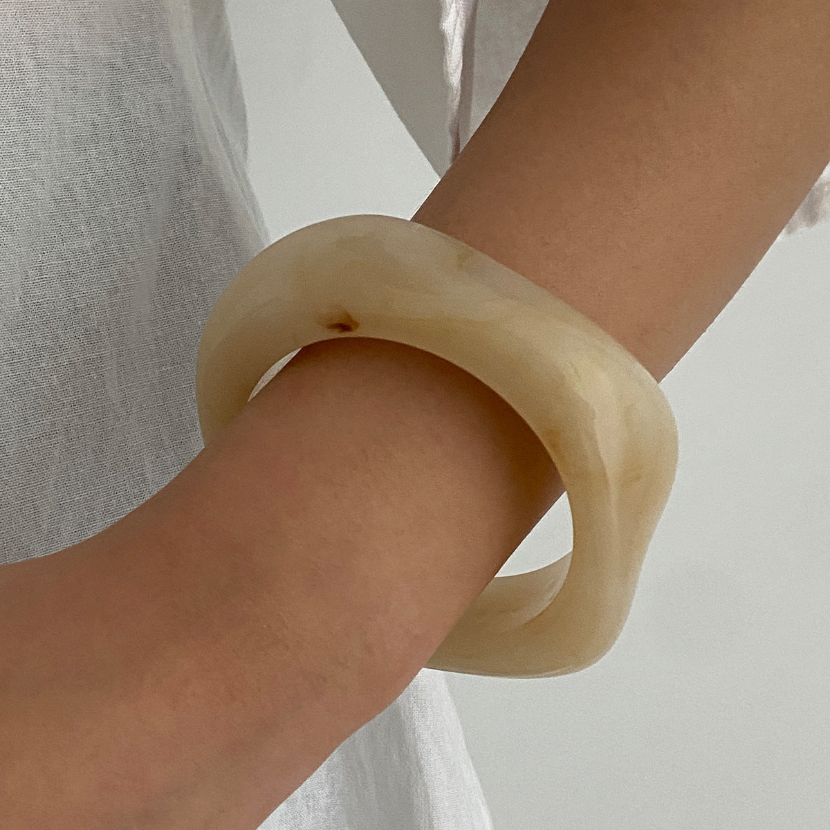 Pulsera de esclava abierta con forma de anillo geométrico minimalista para mujer, de aleación con acabado chapado