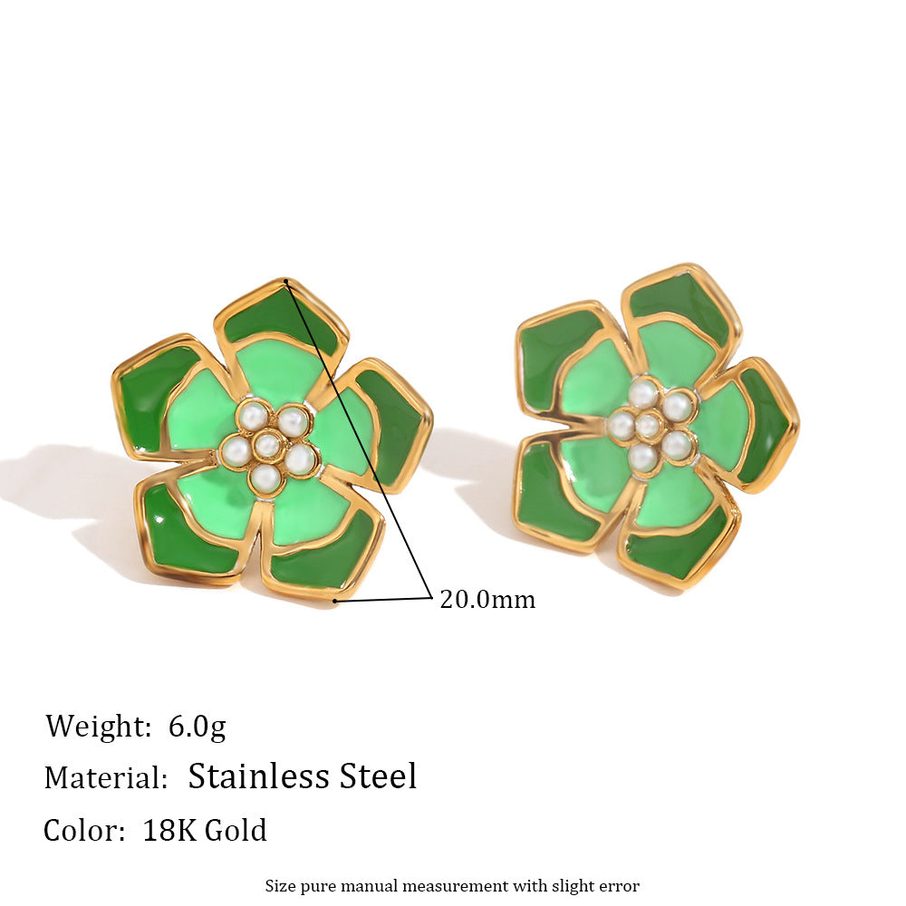 Collana da donna alla moda con ciondolo floreale e geometrico in acciaio inossidabile con placcatura in oro 18 carati e dettagli di petali smaltati