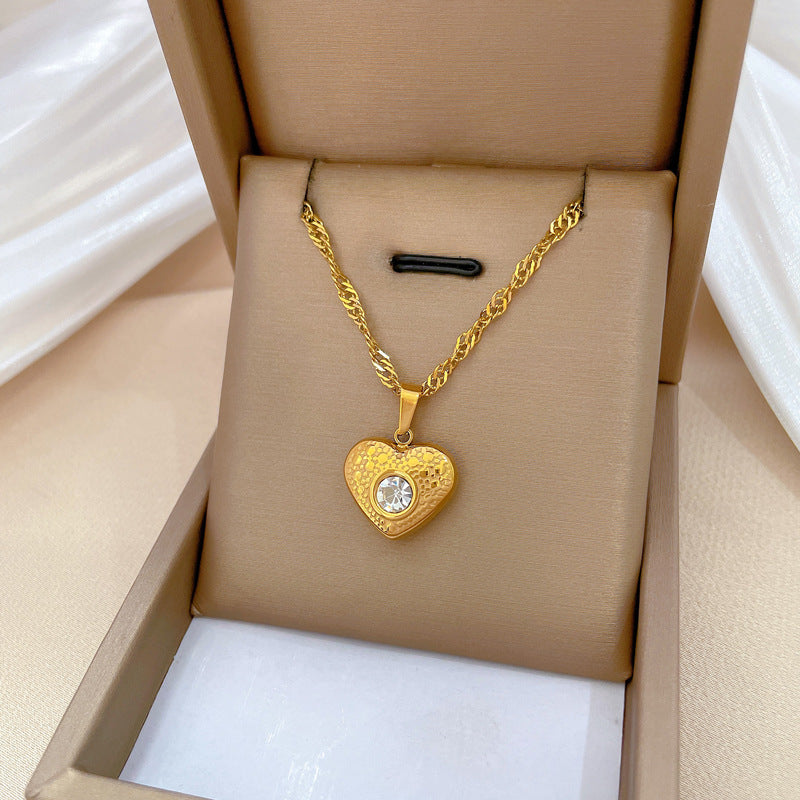 Minimalist Titanium Steel Heart-Shaped Pendant Necklace for Women and Men with Gold-Plated Finish and Geometric Design