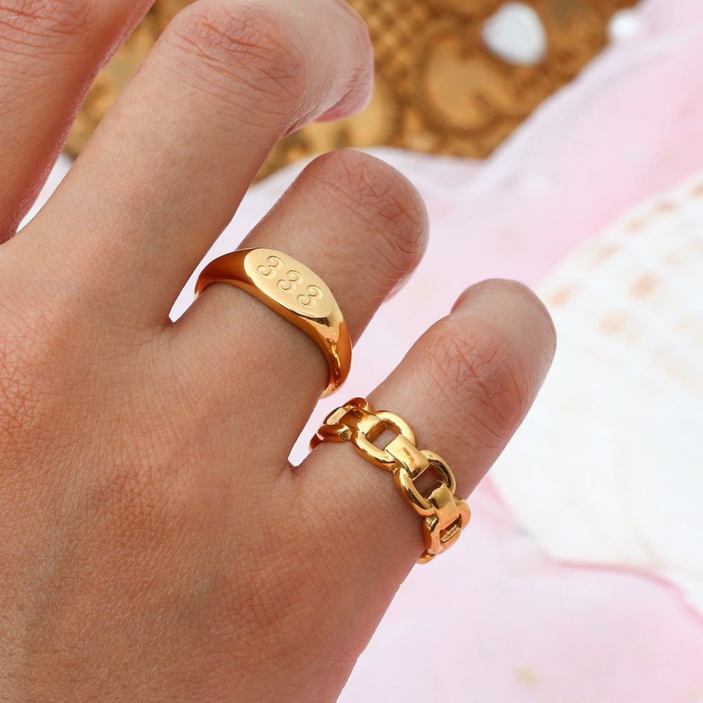 Anello da donna minimalista con numero ovale 333 in acciaio inossidabile placcato oro 18 carati