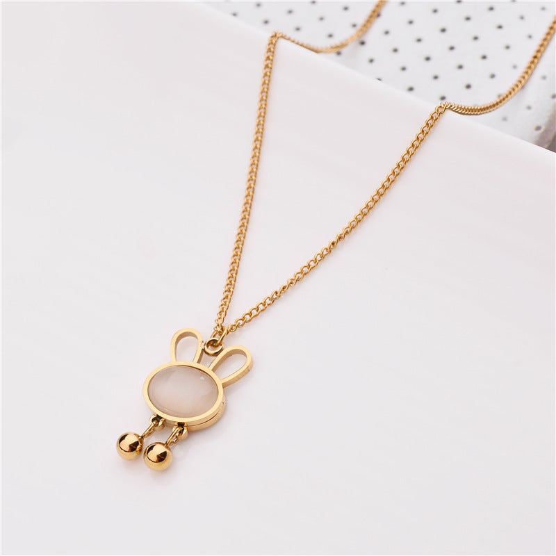 Collana con Ciondolo Coniglio Originale in Acciaio al Titanio con Intarsio in Pietra Occhio di Gatto su Catena a O per Uomo e Donna