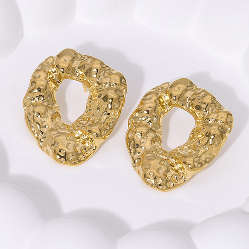 Orecchini a perno geometrici minimalisti in acciaio inossidabile placcati oro 18 carati, acciaio al titanio ipoallergenico, con accento a cuore, finitura elegante di lusso retrò