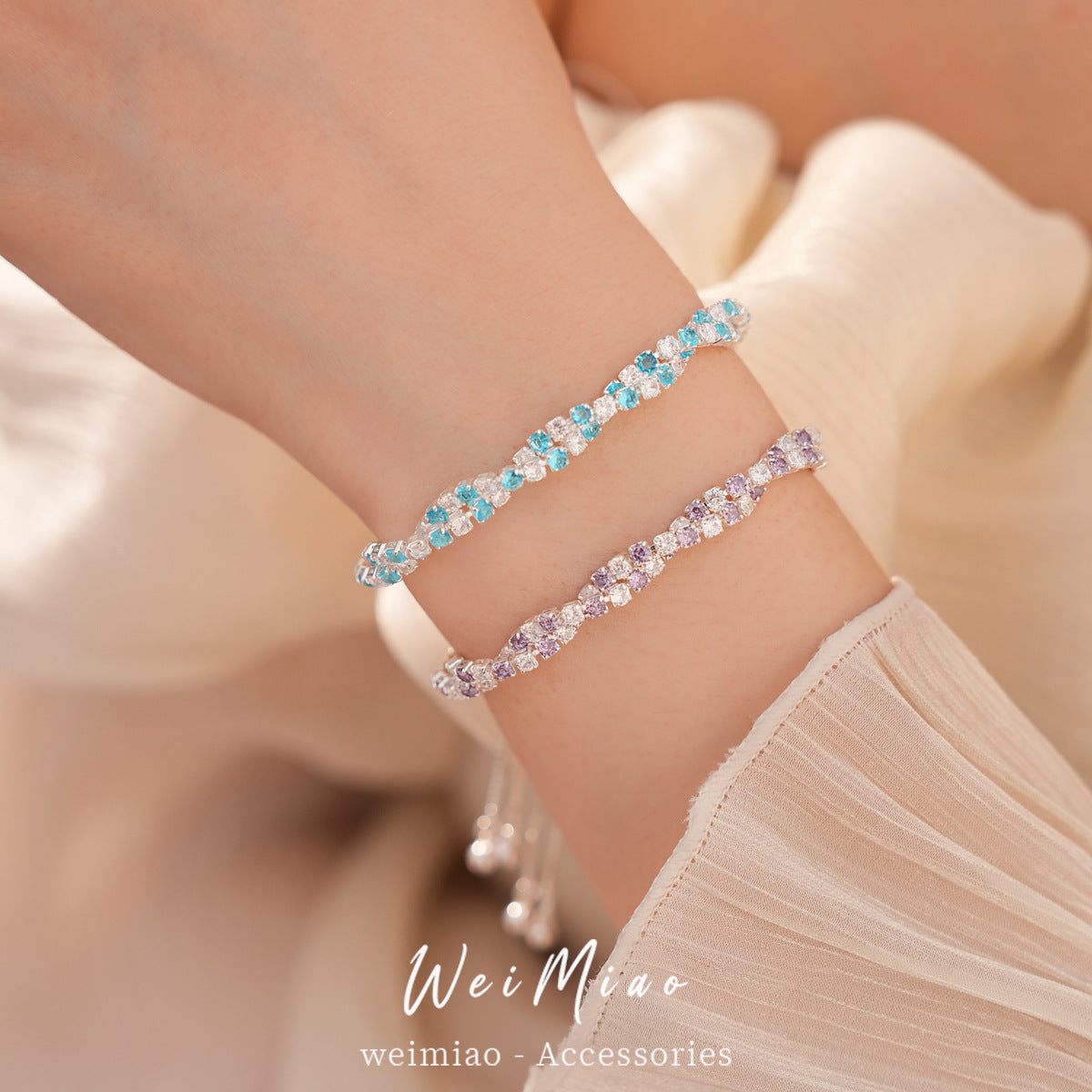 Elegant Geometric Brass Bracelet with Cubic Zirconia Inlay for Women
