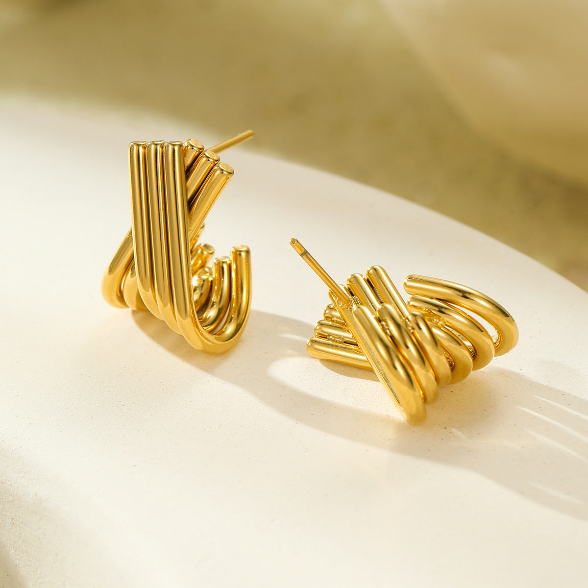 Pendientes de acero inoxidable en forma de X minimalistas con acabado chapado para mujer