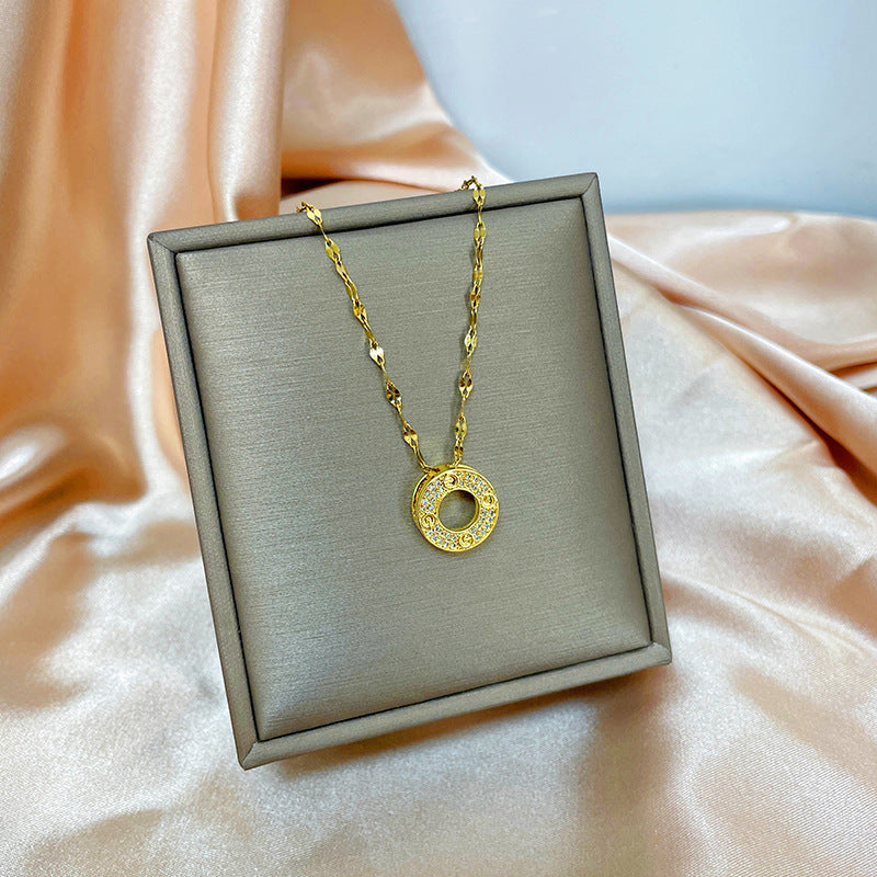Collana con ciondolo girevole a quadrifoglio in acciaio al titanio con zirconi micropavé da donna