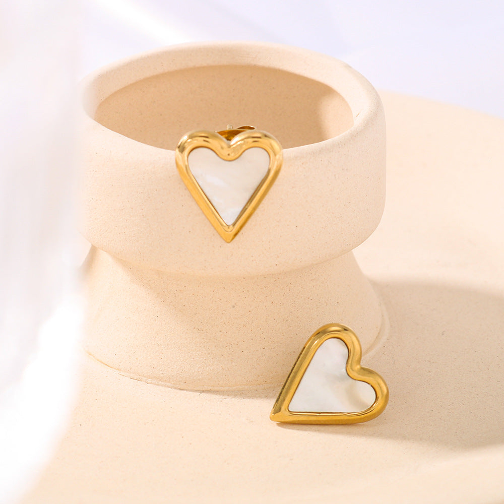 Orecchini a perno minimalisti da donna a forma di cuore in acciaio inossidabile con placcatura sottovuoto in oro 18K