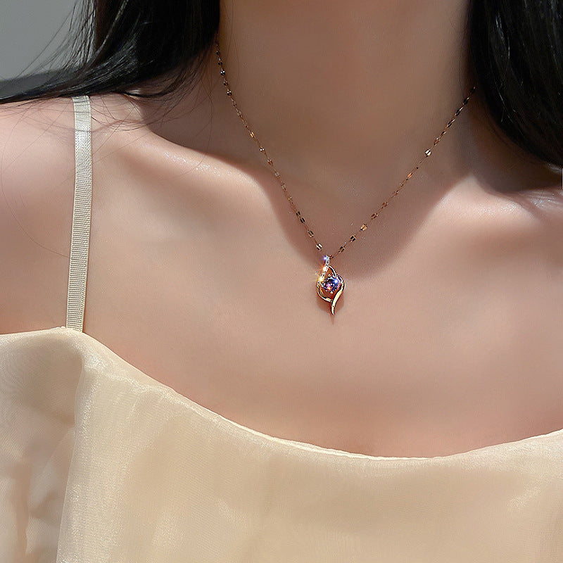 Collana con Pendente Minimalista Geometrico in Acciaio al Titanio con Intarsio in Zirconi per Donna