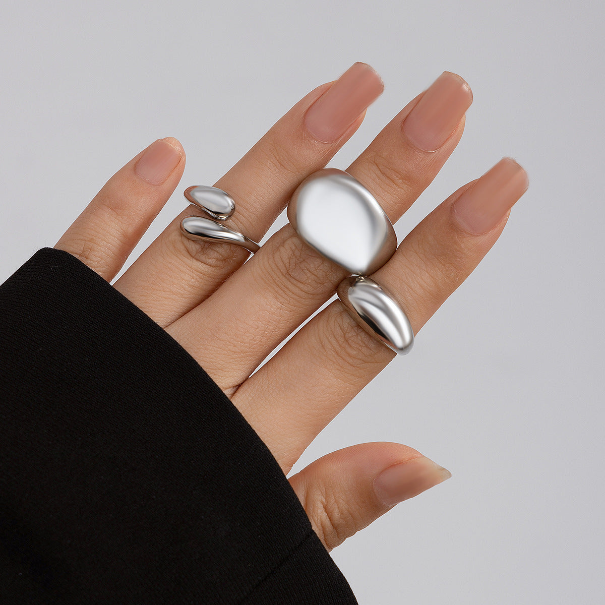 Minimalist Geometric Open Ring for Women in Zinc Alloy with Plated Finish and Curved Linear Design