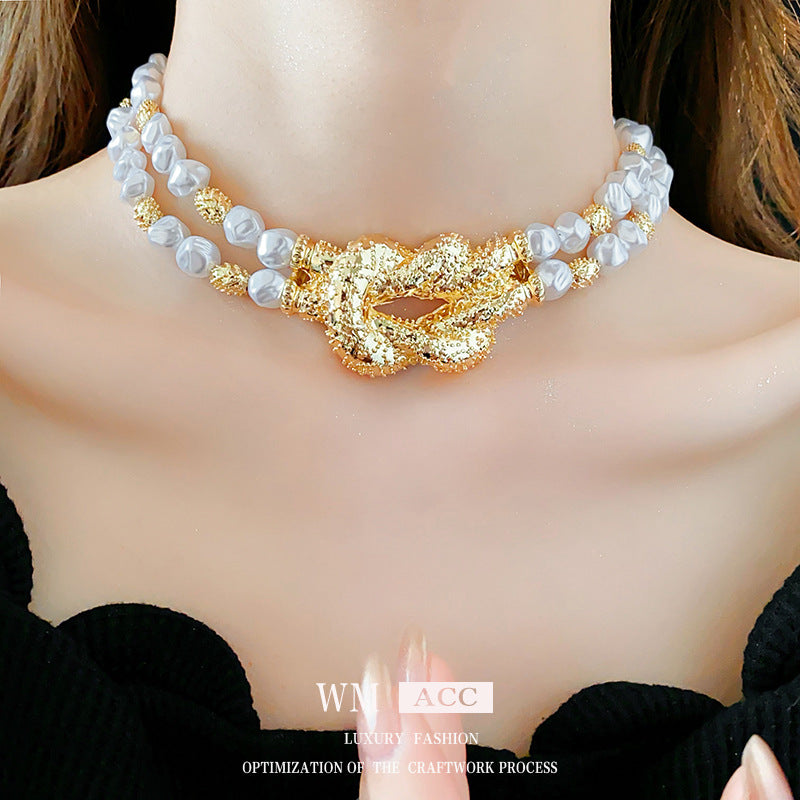 Collana da donna con perle a doppio strato annodate in stile francese chic con pendente geometrico, lega galvanizzata, elegante catena per clavicola