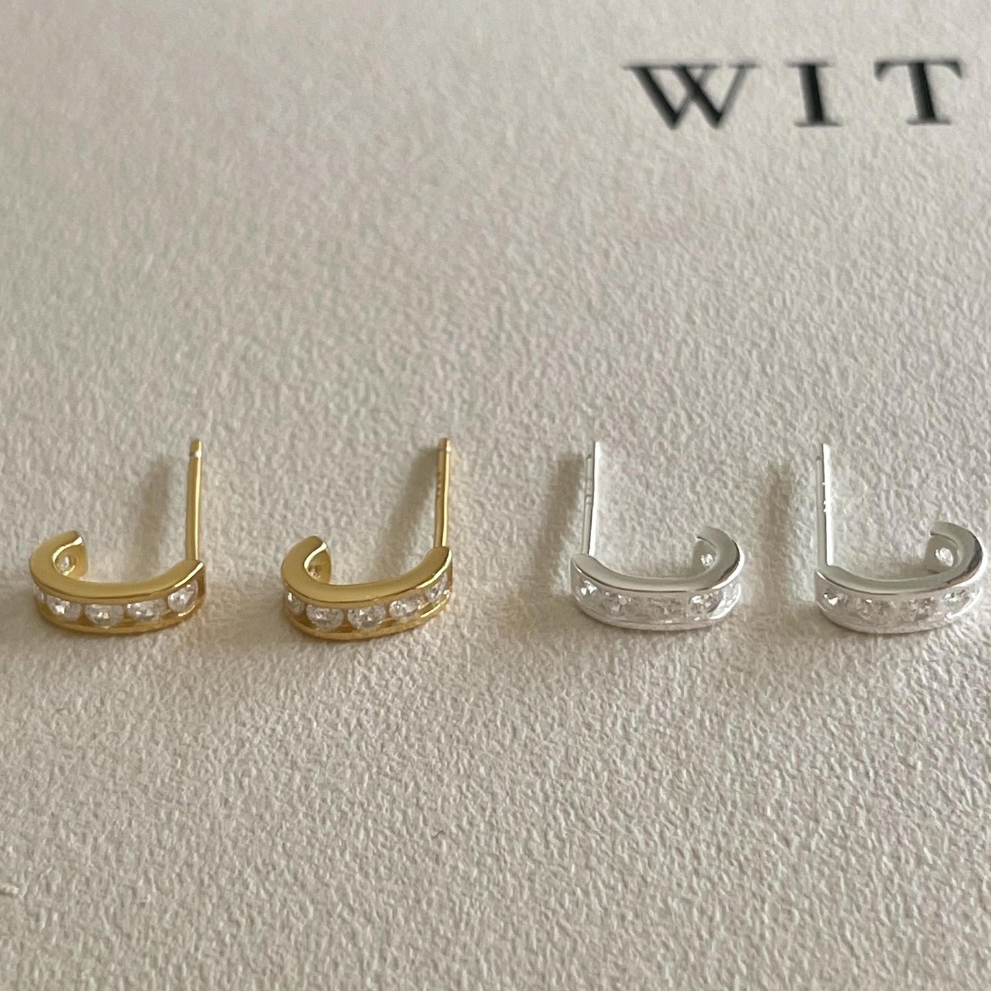 Pendientes de Plata de Ley 925 con Diseño de Letras Minimalistas, Incrustación de Circonita y Recubrimiento de Resina Transparente