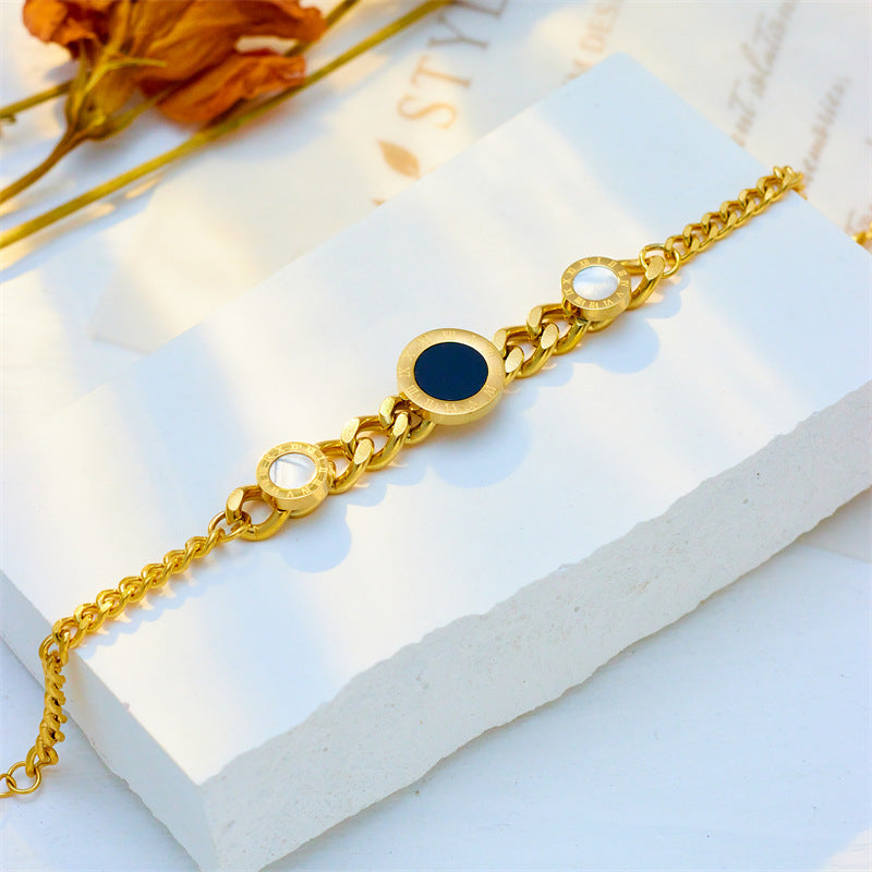 Bracciale minimalista in acciaio al titanio d'ispirazione vintage con catena irregolare e finitura lucida