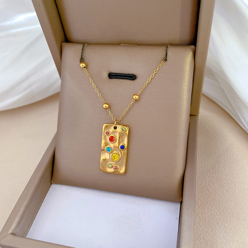 Collana da donna in acciaio al titanio geometrica minimalista irregolare con placcatura in oro e dettagli con perle quadrate