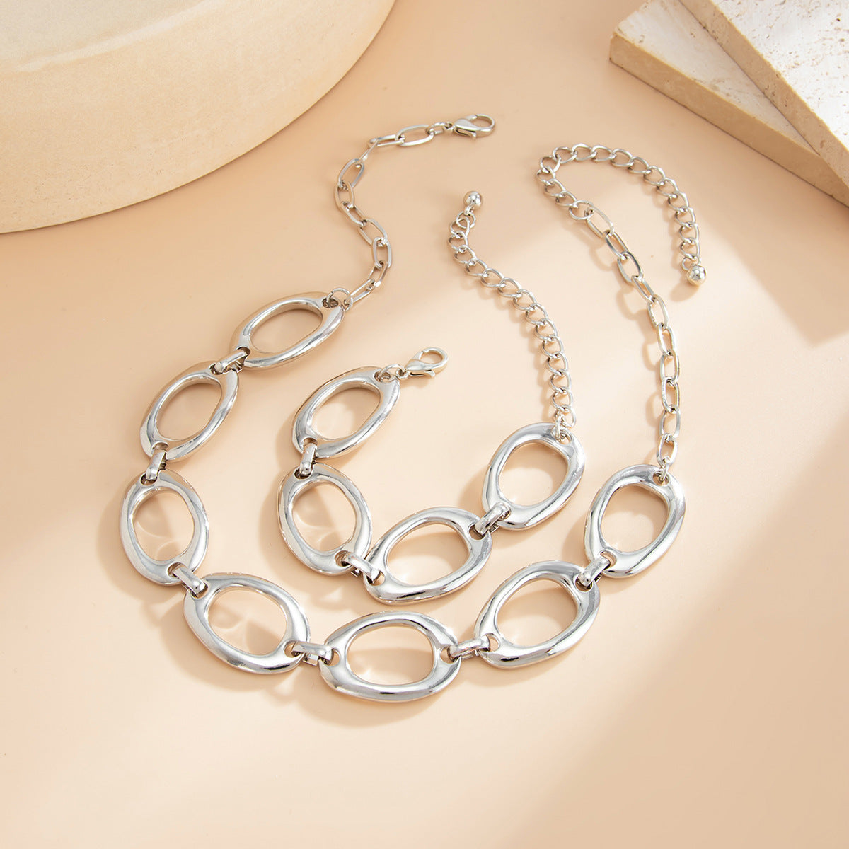 Luxury Minimalist Oval Geometric Plated Alloy Necklace for Women