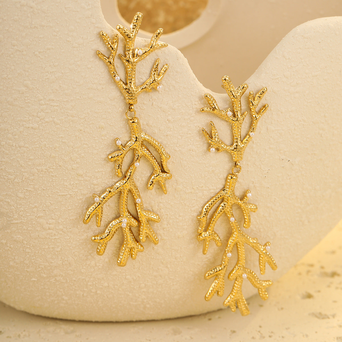Pendientes de acero inoxidable de moda con forma de estrella de mar y coral con acabado chapado para mujer