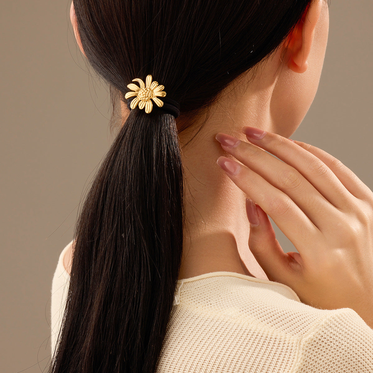 Fermaglio per Capelli Minimalista in Acciaio Titanio a Forma di Girasole con Design Rotondo Irregolare per Coda Bassa, Accessorio Moda ad Alta Elasticità