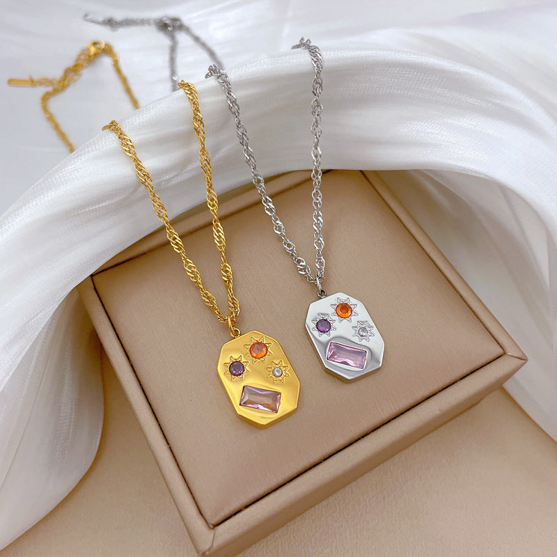 Collana geometrica con ciondolo a stella da donna in acciaio al titanio placcato, stile minimalista e delicato
