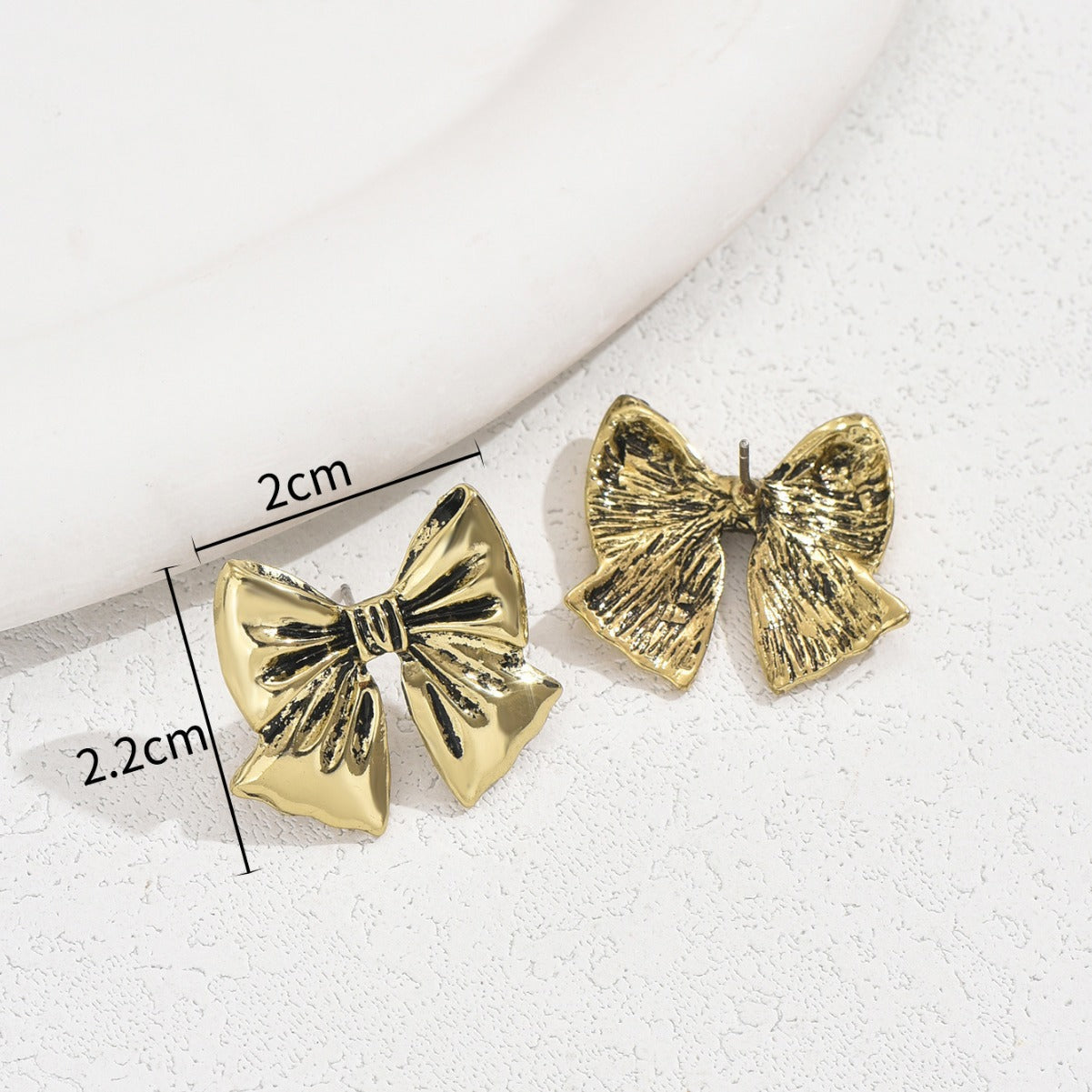 Minimalist Bow-Shaped Zinc Alloy Earrings with Gold Plating for Women, Stainless Steel Post, Elegant and Versatile Fashion Jewelry