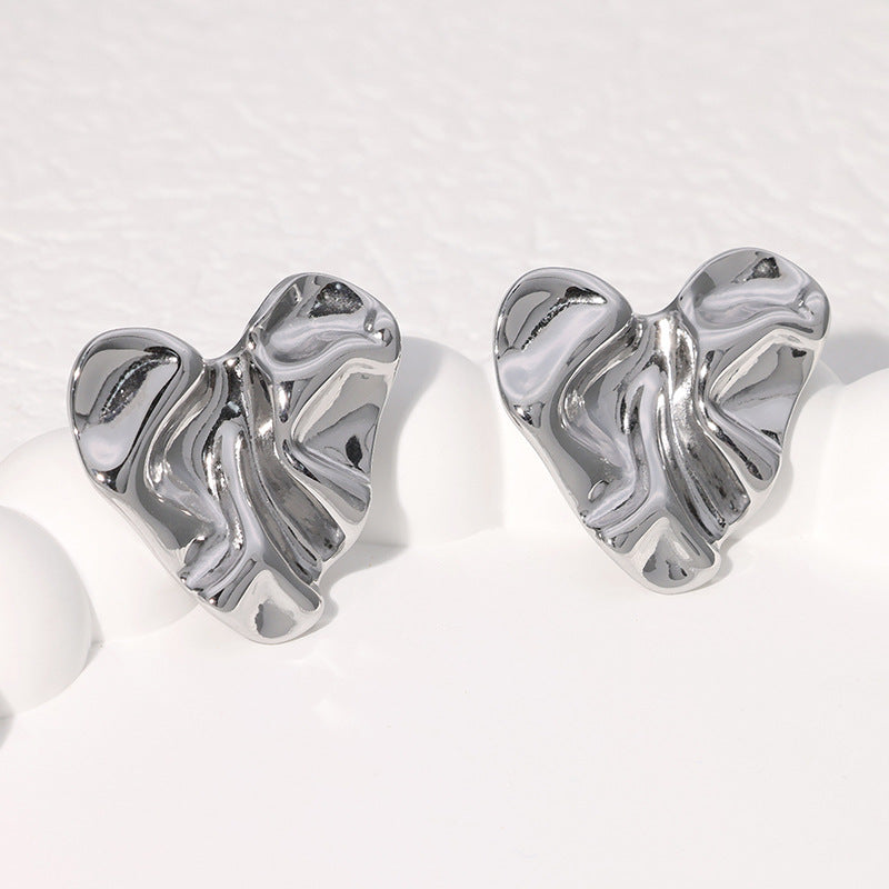 Orecchini a perno minimalisti a forma di cuore in acciaio al titanio placcato, da donna