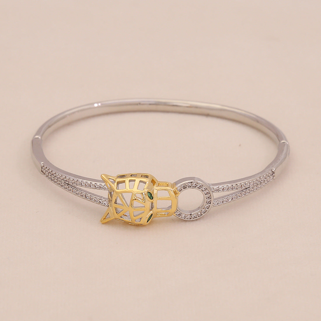 Bracciale personalizzato con catena a serpente in rame color oro con testa di leopardo e micro-intarsio a forma di cuore
