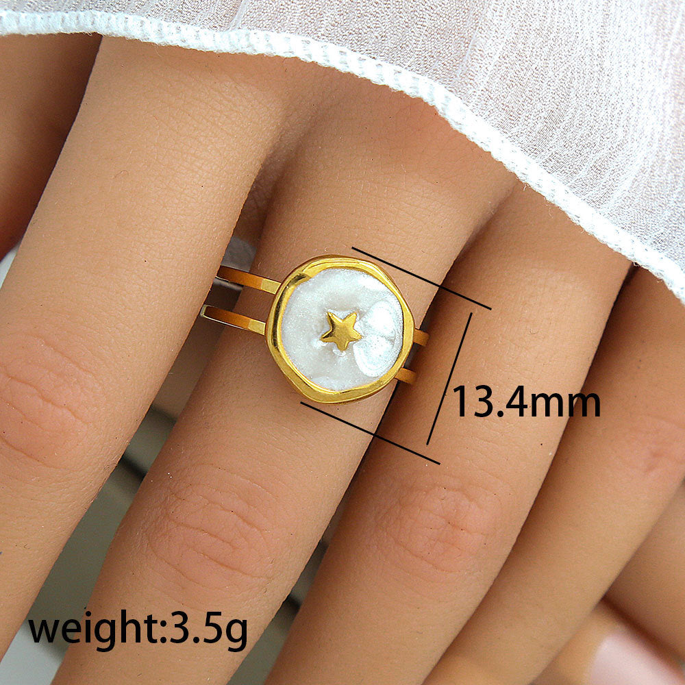 Anello vintage geometrico rotondo in acciaio al titanio con intarsio in smalto e placcatura in oro per donna