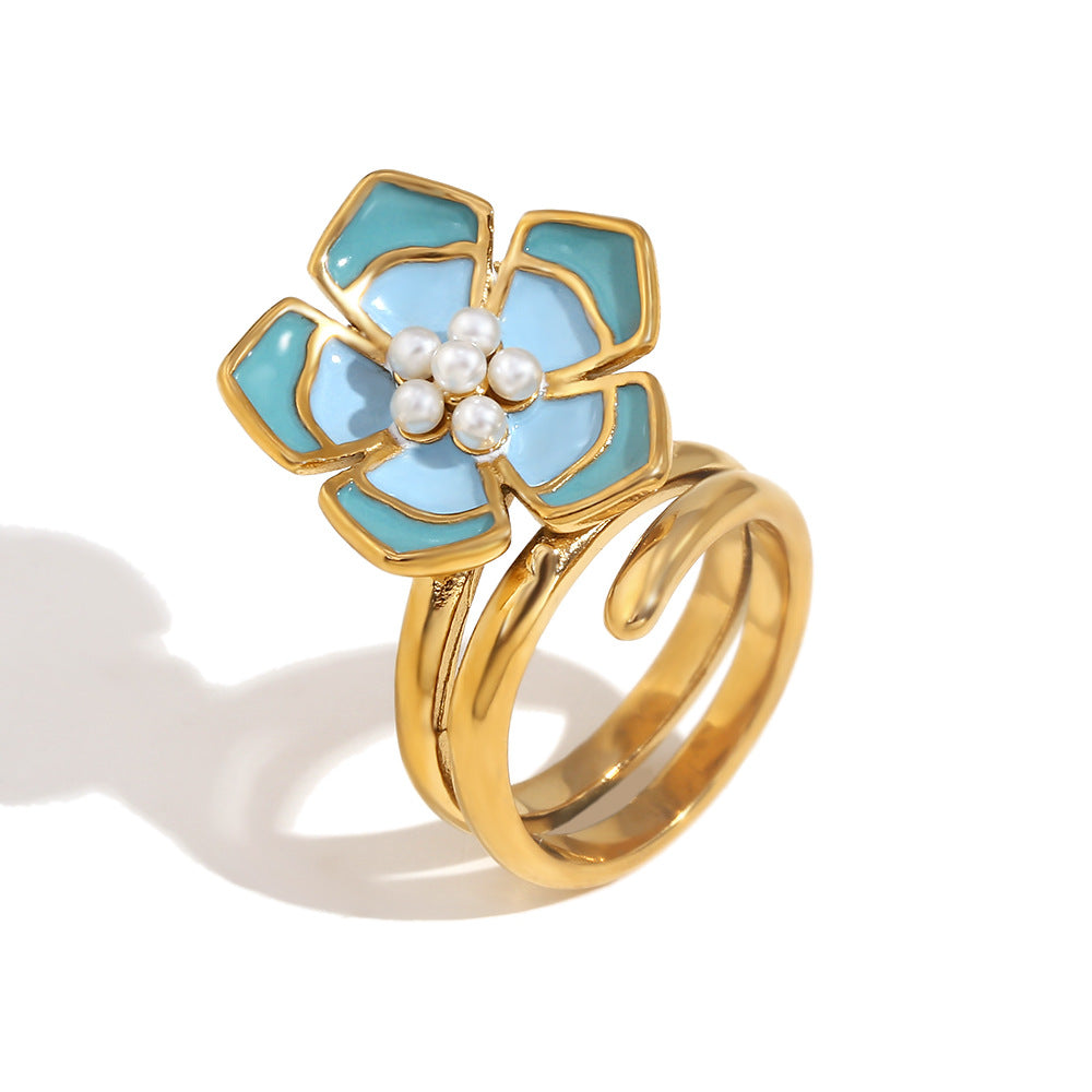 Collana da donna alla moda con ciondolo floreale e geometrico in acciaio inossidabile con placcatura in oro 18 carati e dettagli di petali smaltati