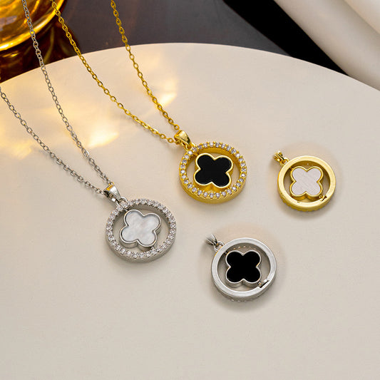 Collar con colgante de trébol de cuatro hojas minimalista en acero de titanio con incrustaciones de diamantes de imitación, diseño giratorio de doble cara, cadena tipo O, cadena de clavícula de moda para mujer
