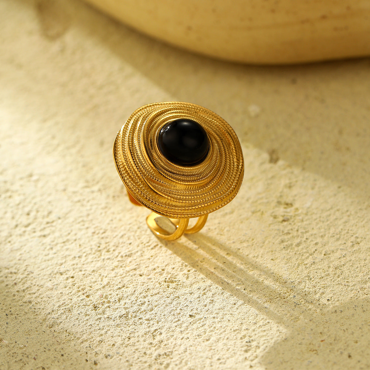 Anillo de lujo Ojo de Horus retro en acero inoxidable con acabado chapado para mujer, diseño de banda abierta geométrica