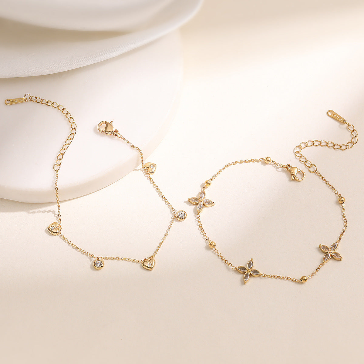 Minimalist Elegant 18K Gold Plated Stainless Steel Heart Geometric Cubic Zirconia Bracelet for Women