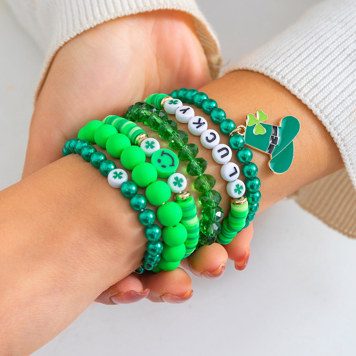 Minimalist Green Clover Resin Bracelet for Women