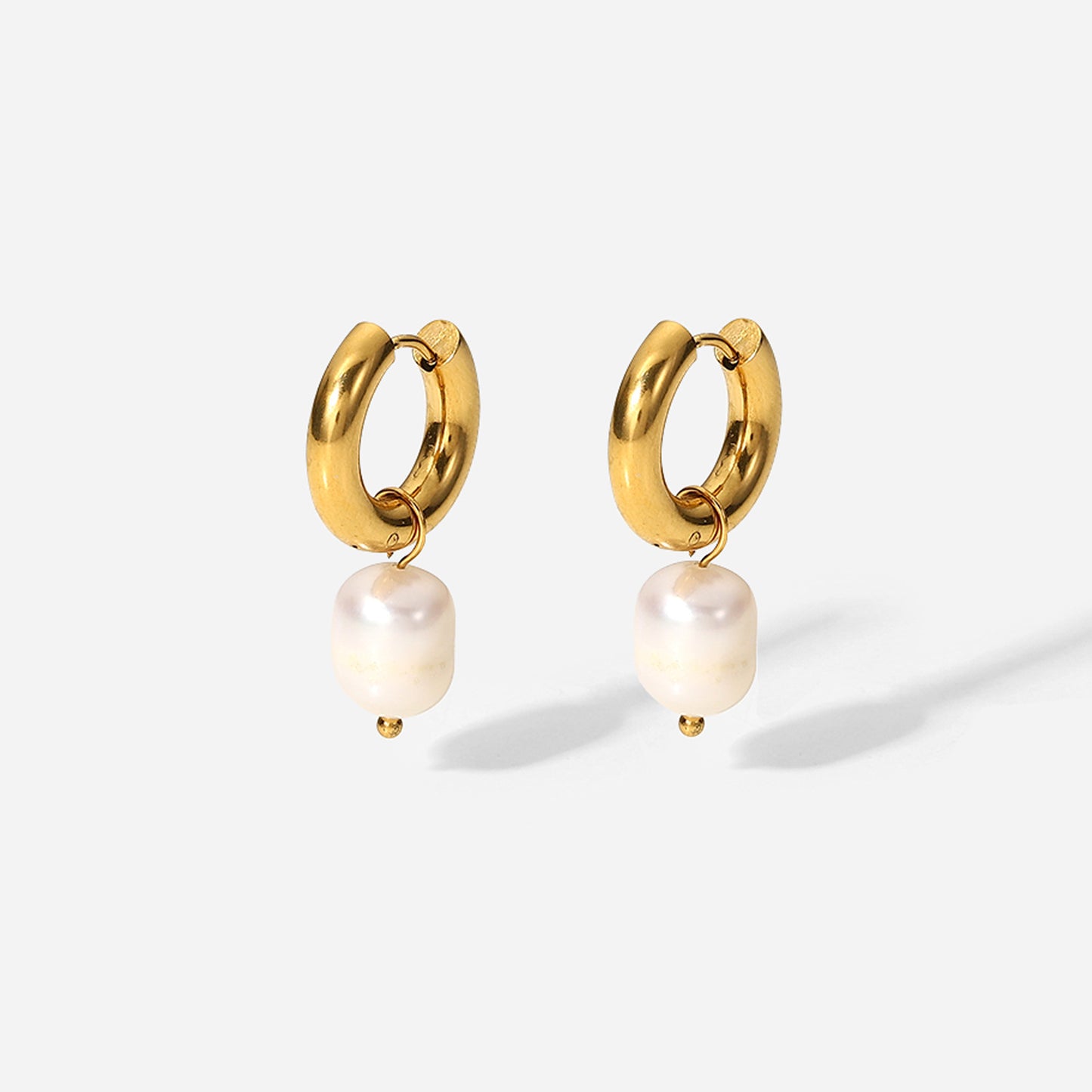 Pendientes Geométricos Minimalistas de Acero Inoxidable con Baño de Oro de 18K y Colgante de Perla Natural de Agua Dulce para Mujer