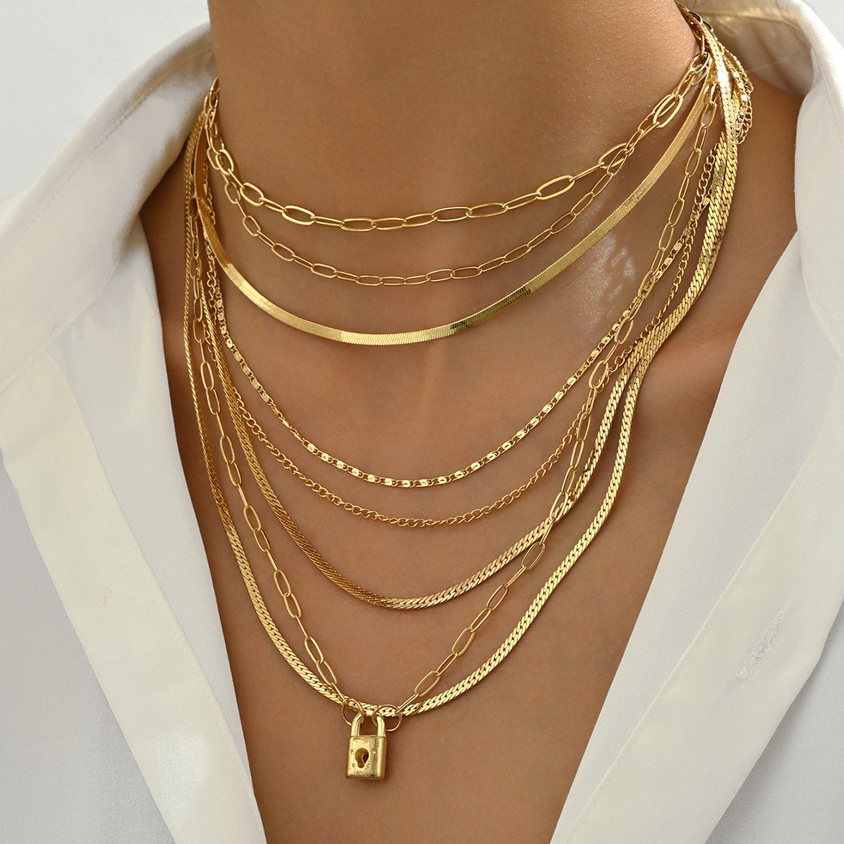 Collar Colgante Geométrico en U de Lujo Minimalista para Mujer con Cadena de Aleación de Zinc y Acabado Electrochapado