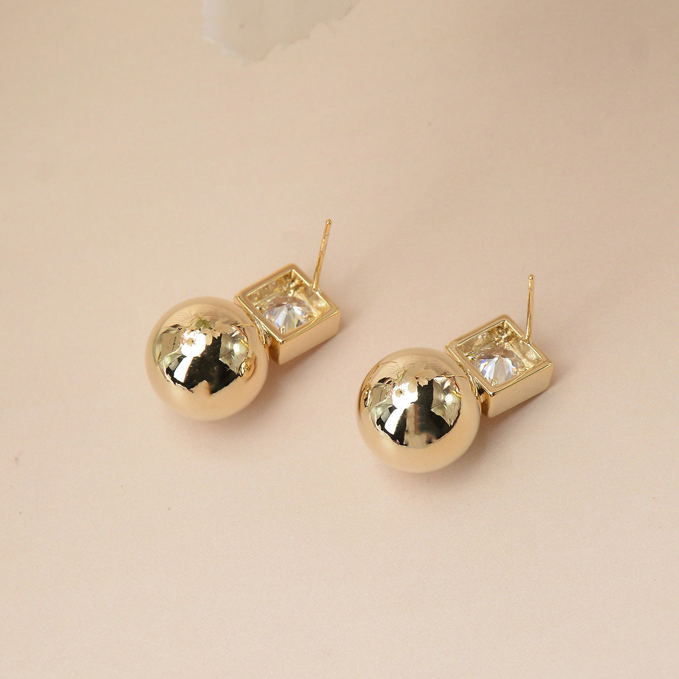 Orecchini da donna di lusso placcati in oro con zirconi cubici in ottone