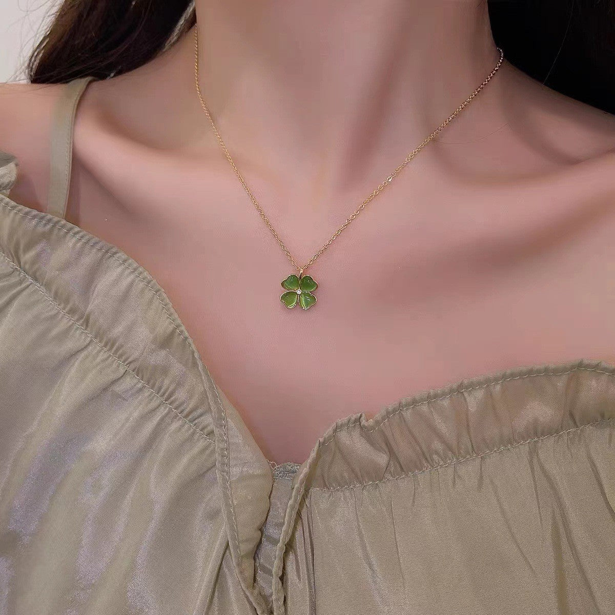 Original Design 18K Gold Plated Titanium Steel Four Leaf Clover Necklace with Emerald Inlay O-Chain Unisex