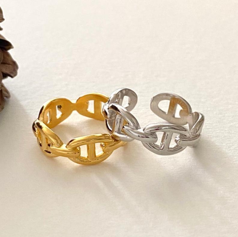 Anillo Minimalista de Nudo con Corazón de Plata de Ley 925 para Mujer con Detalle Cúbico Biselado Geométrico