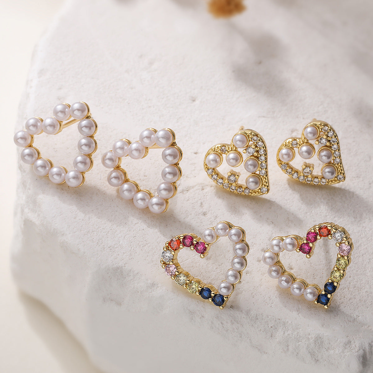 Minimalist Luxury 18K Gold Plated Brass Heart Stud Earrings with Cubic Zirconia and Pearl for Women