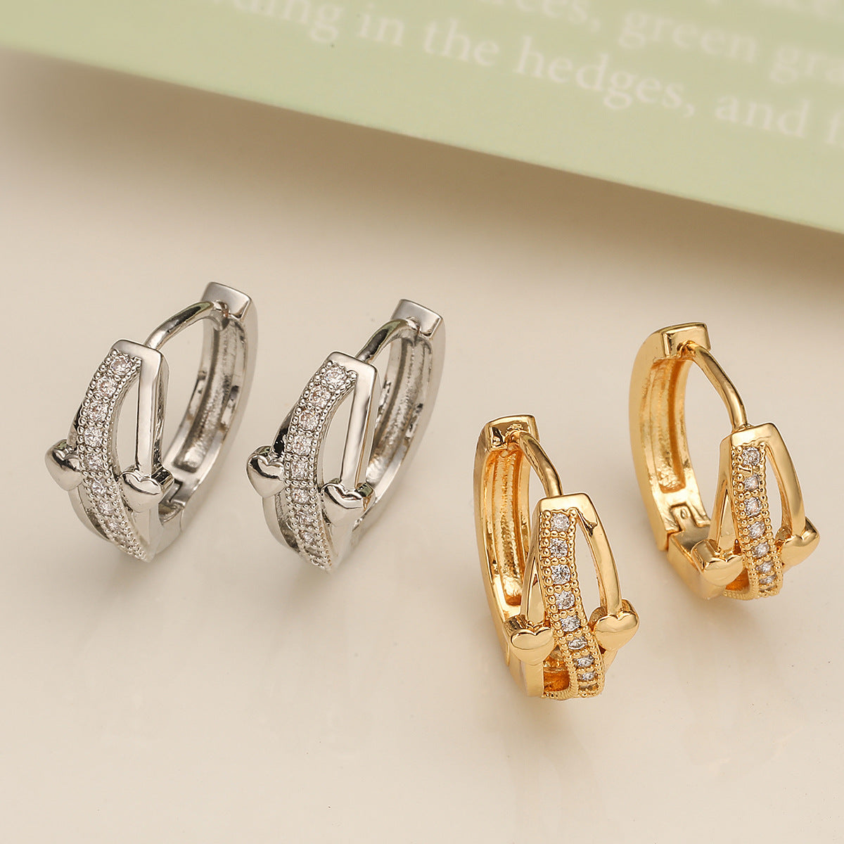 Orecchini a cerchio geometrici in rame con placcatura in oro 18 carati e intarsio in zirconi per donna, accessorio di moda di ispirazione vintage