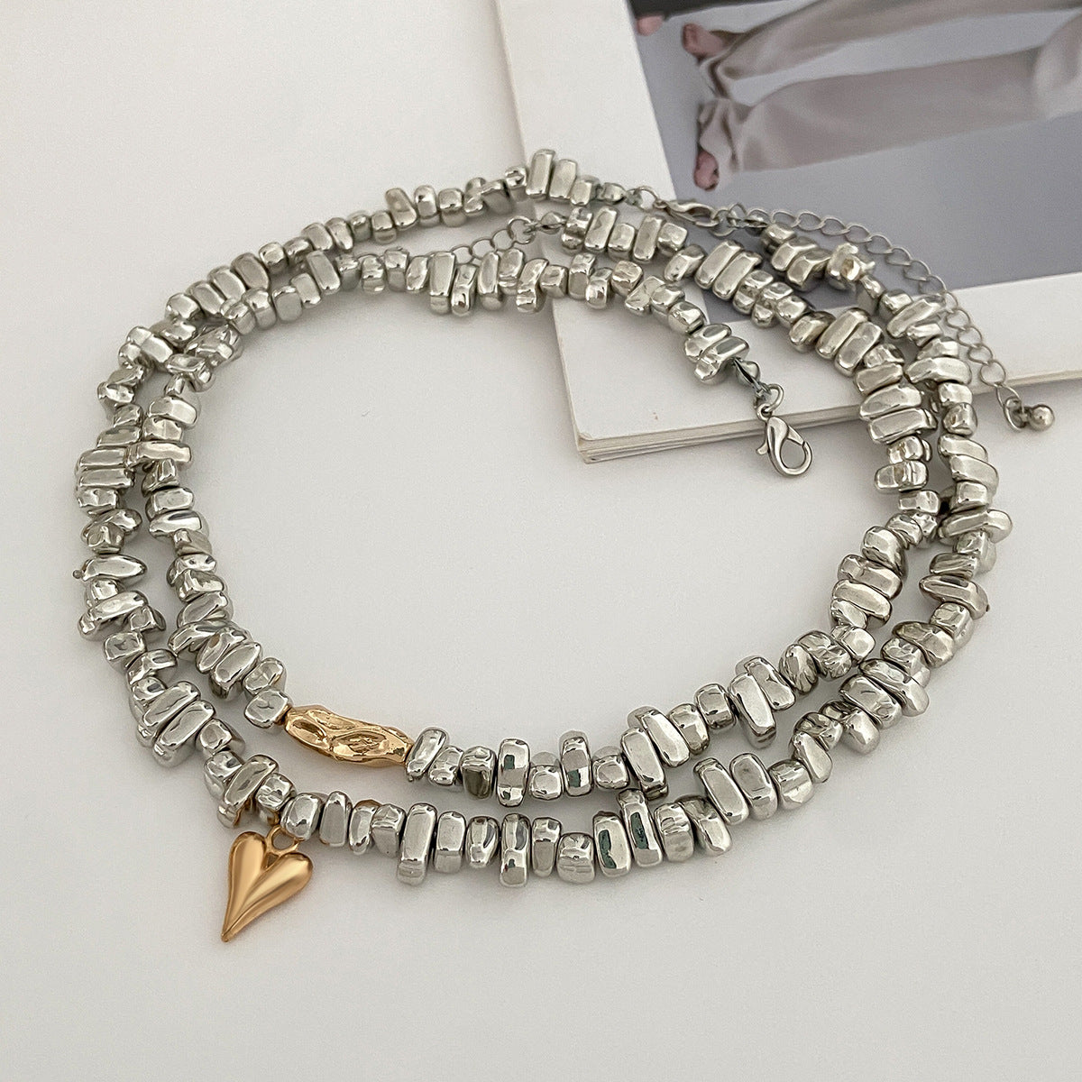 Luxury Casual Heart Shaped Alloy Pendant Acrylic Beaded Plated Necklace for Women