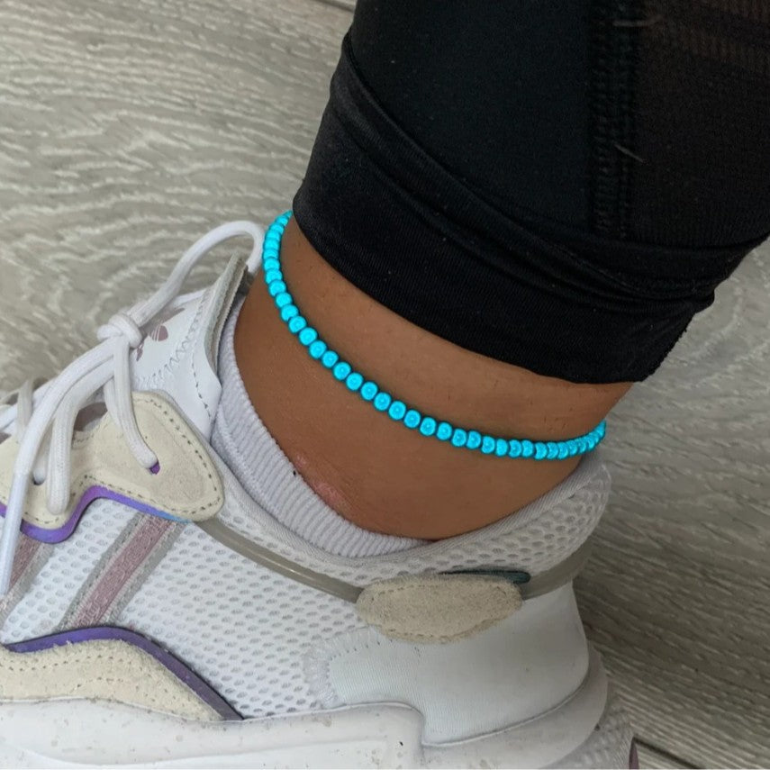 Minimalist Geometric Iridescent Beaded Anklet for Women