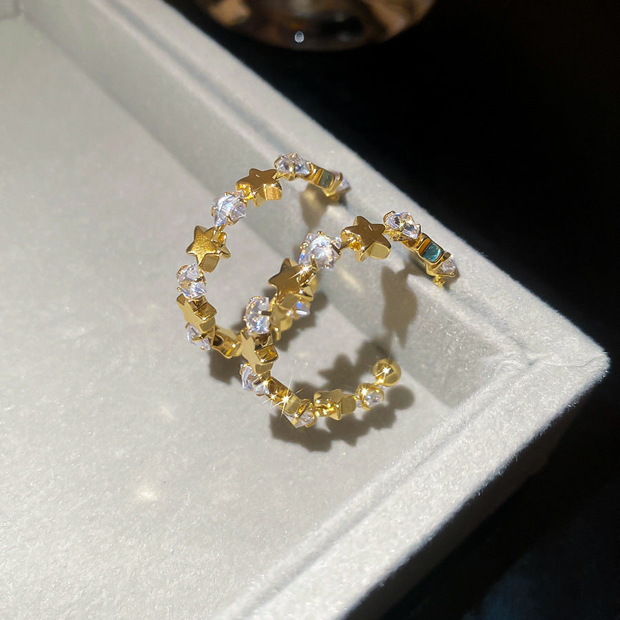 Orecchini a perno con zirconi a forma di stella geometrica minimalista con perni in argento sterling 925 per donna — Gioielli per orecchie leggeri di lusso alla moda