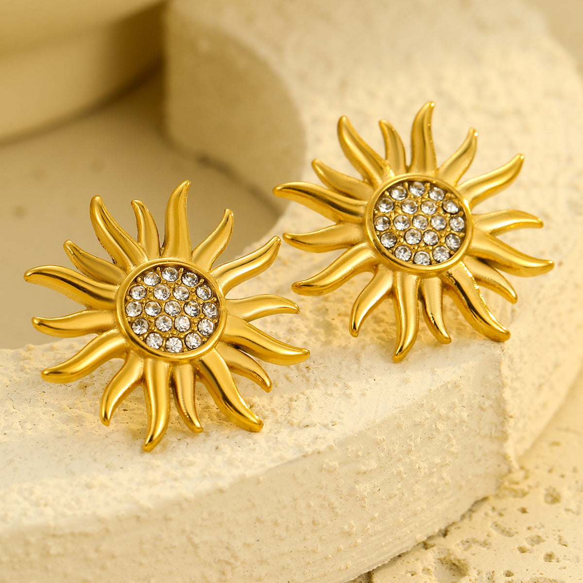 Vintage 18K Gold Plated Stainless Steel Sunflower Zircon Pendant Necklace for Women